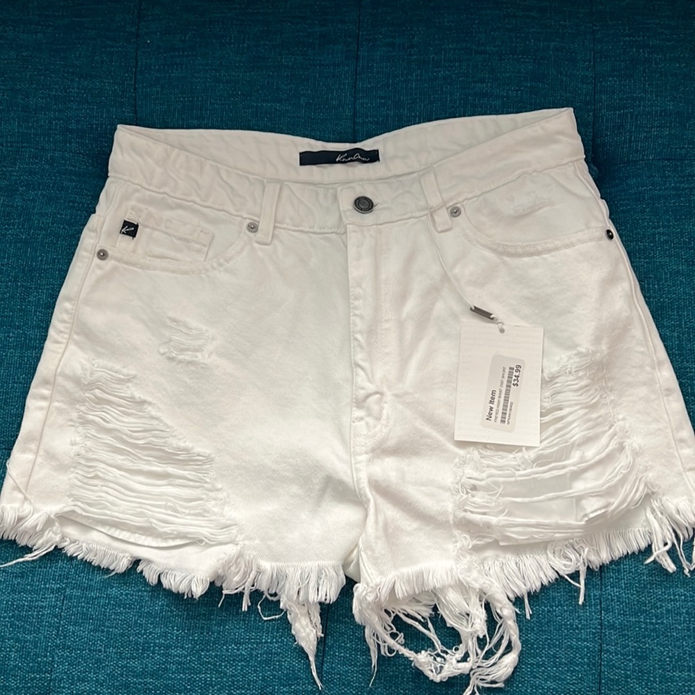 Super cute white kancan shorts